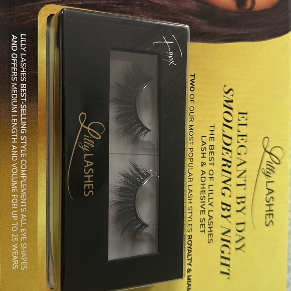 Lilly Lashes - Picture 3 of 6